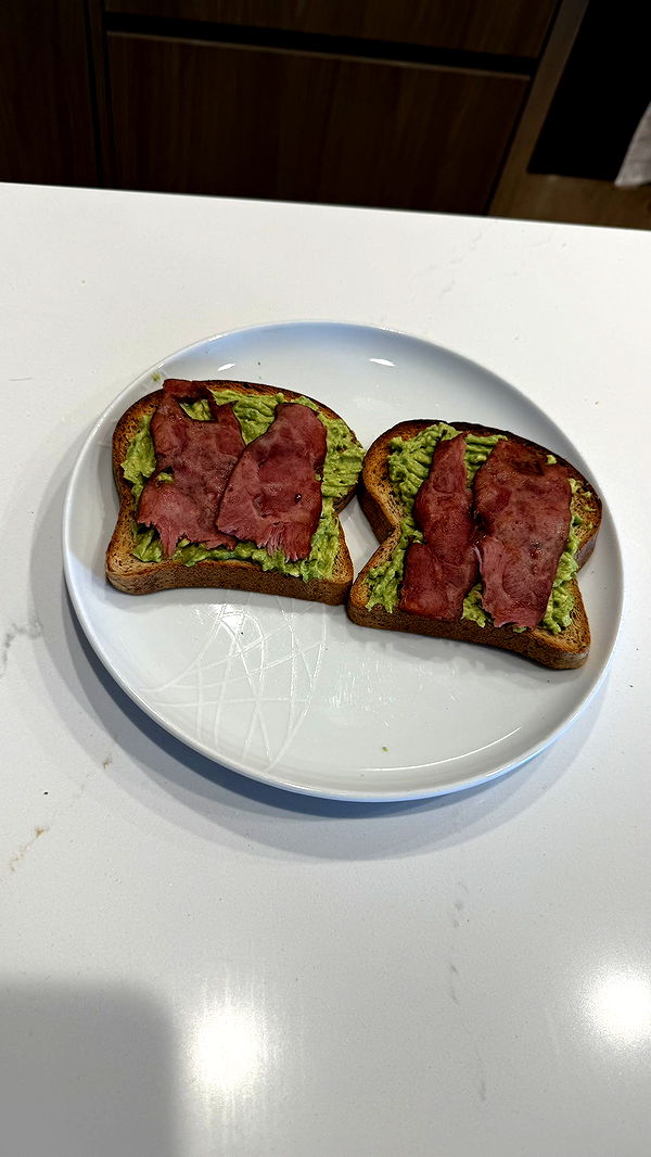 meelahrobbins image ~ Altpins