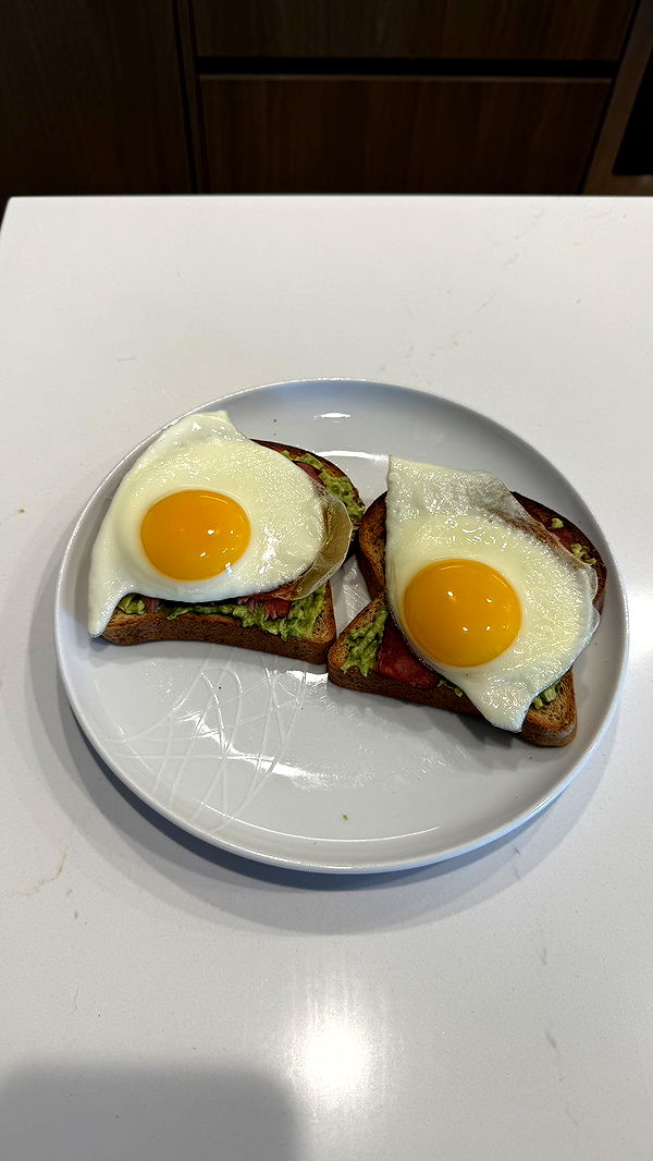 meelahrobbins image ~ Altpins