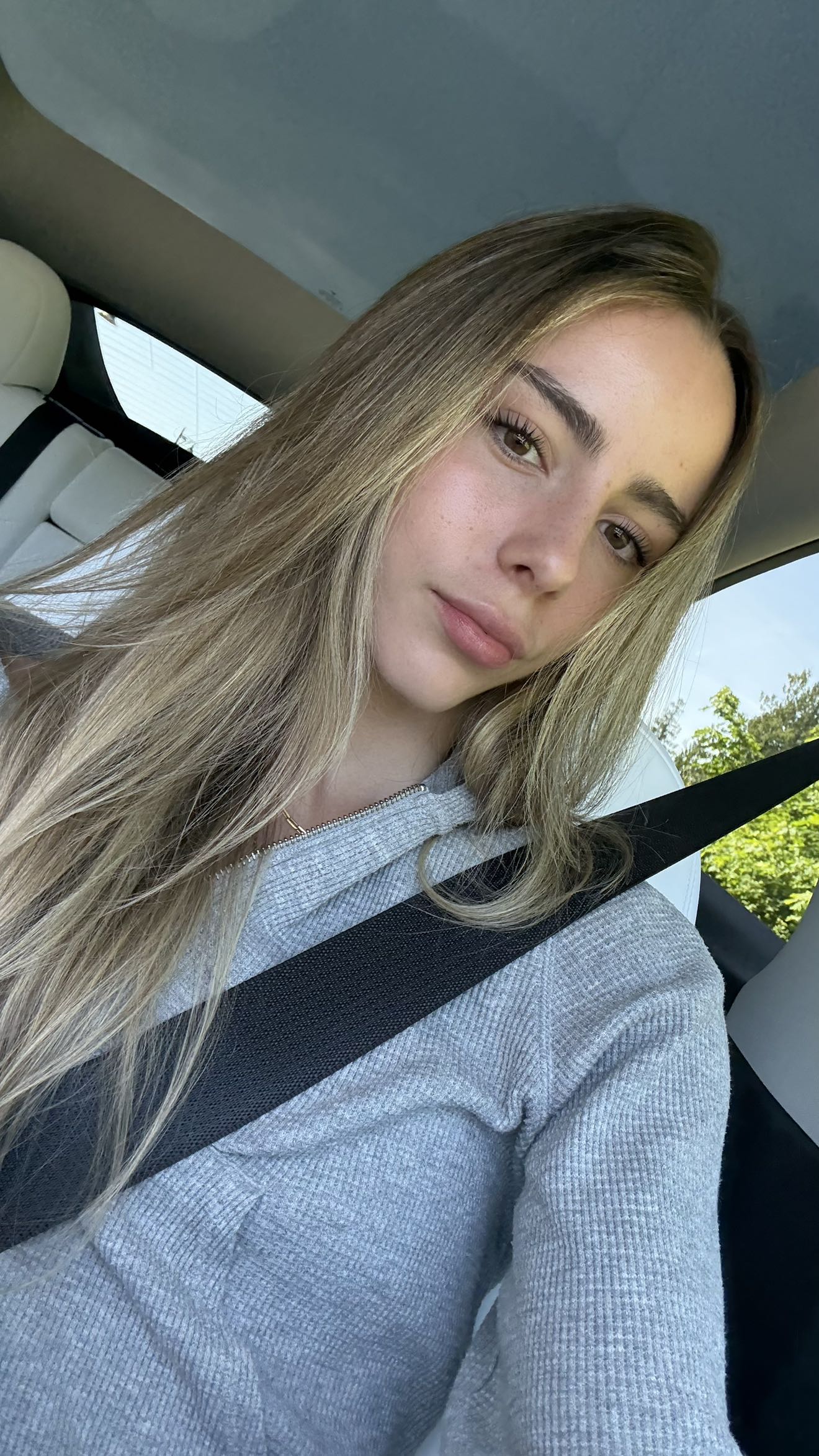 meelahrobbins snapchat image archive image