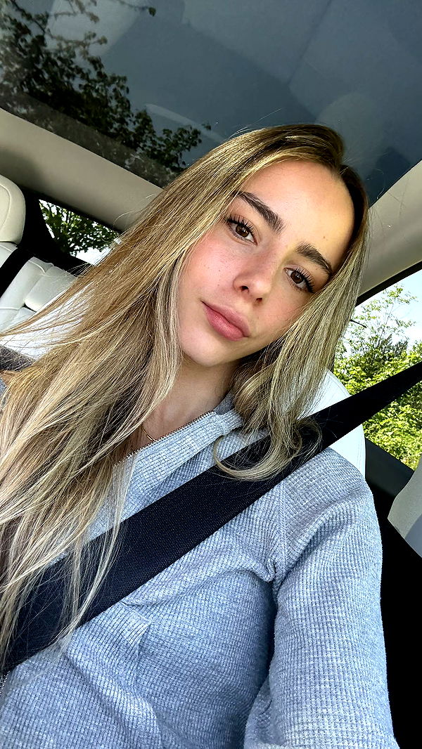 meelahrobbins image ~ Altpins