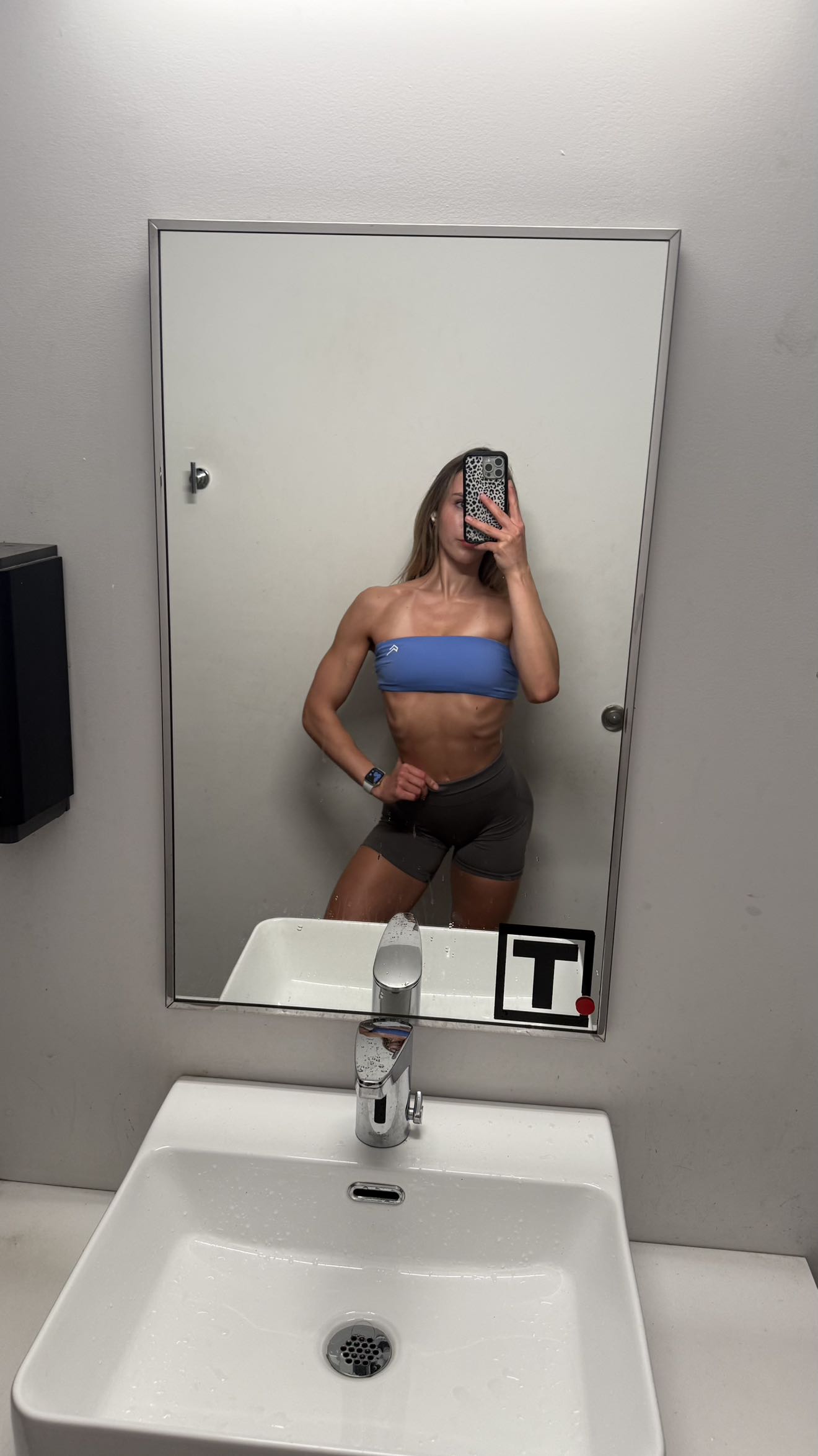 meelahrobbins snapchat image archive image