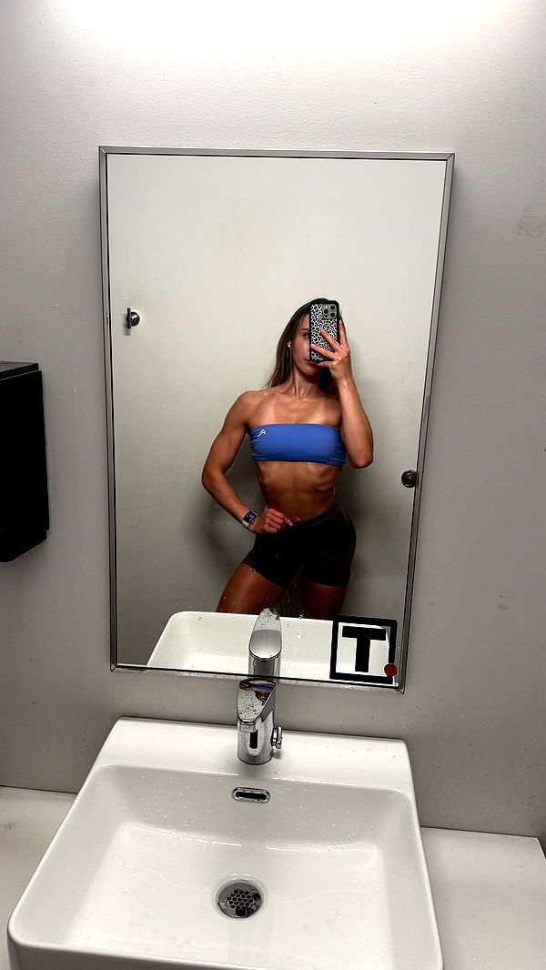 meelahrobbins image ~ Altpins