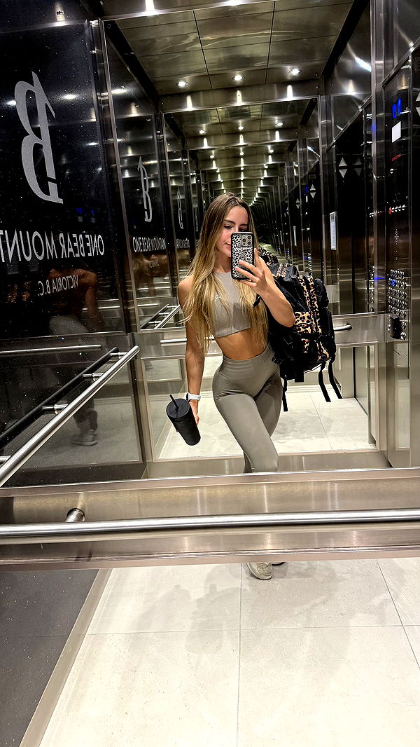 meelahrobbins image ~ Altpins