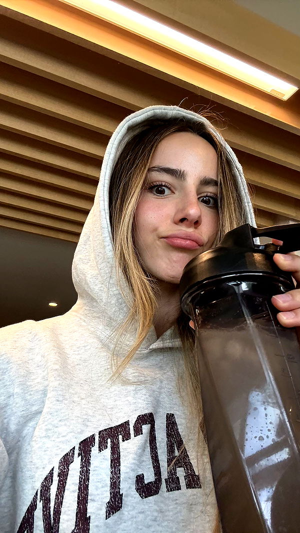 meelahrobbins image ~ Altpins