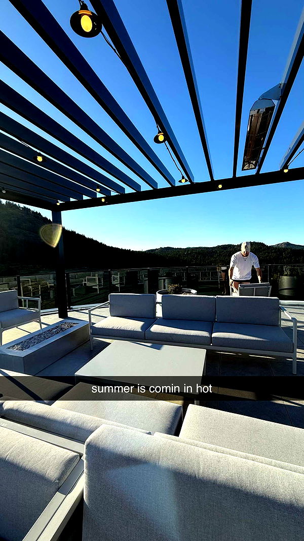 meelahrobbins image ~ Altpins