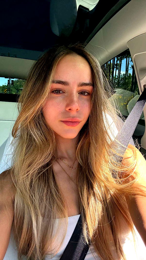 meelahrobbins image ~ Altpins