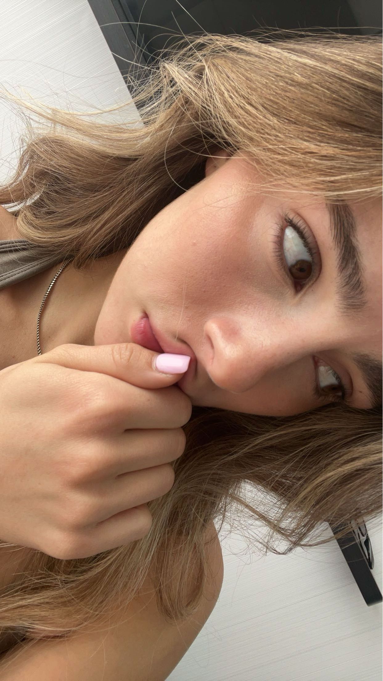 meelahrobbins snapchat image archive image