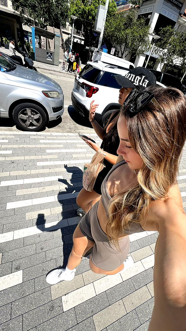 meelahrobbins image ~ Altpins