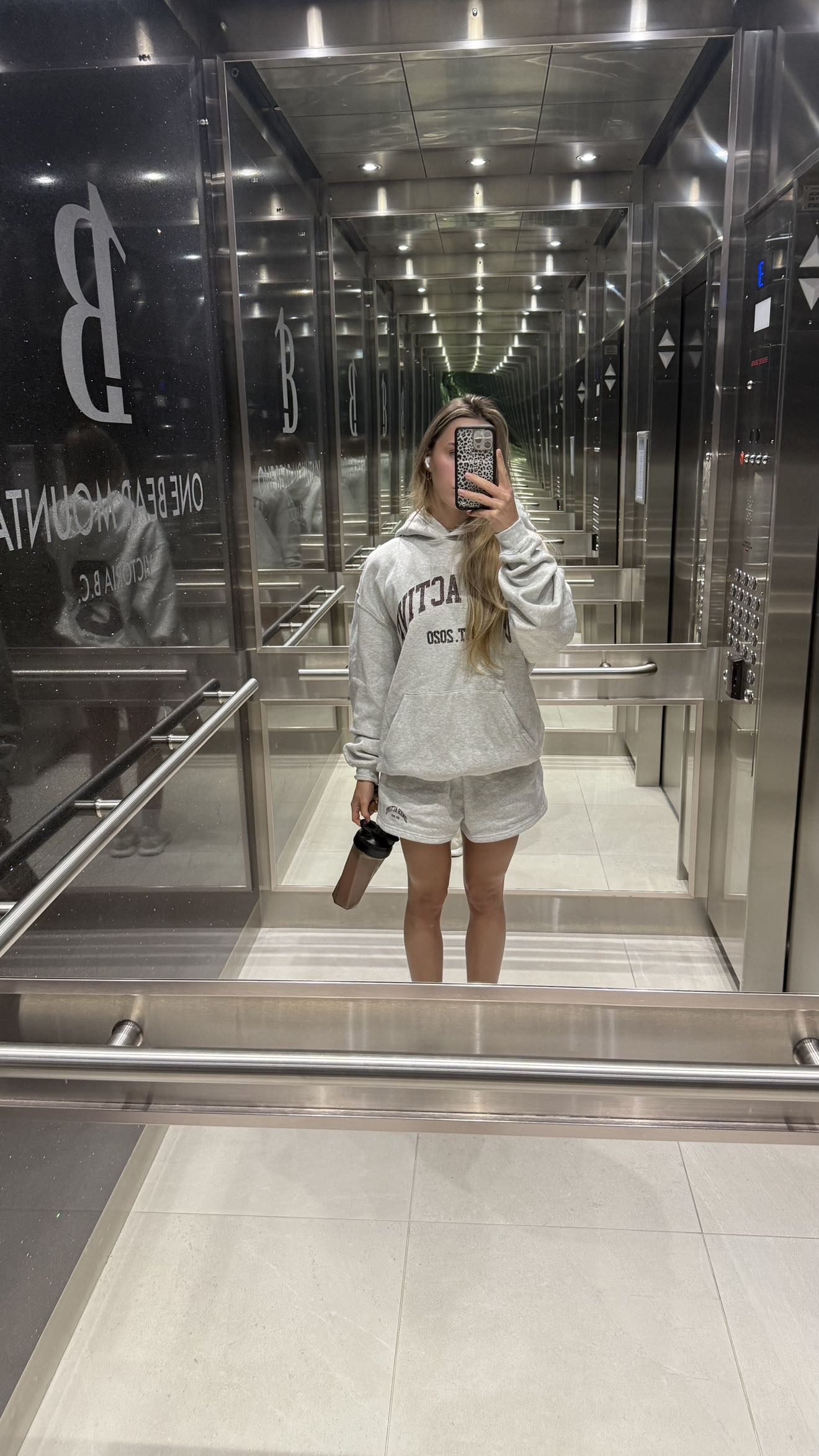 meelahrobbins snapchat image archive image