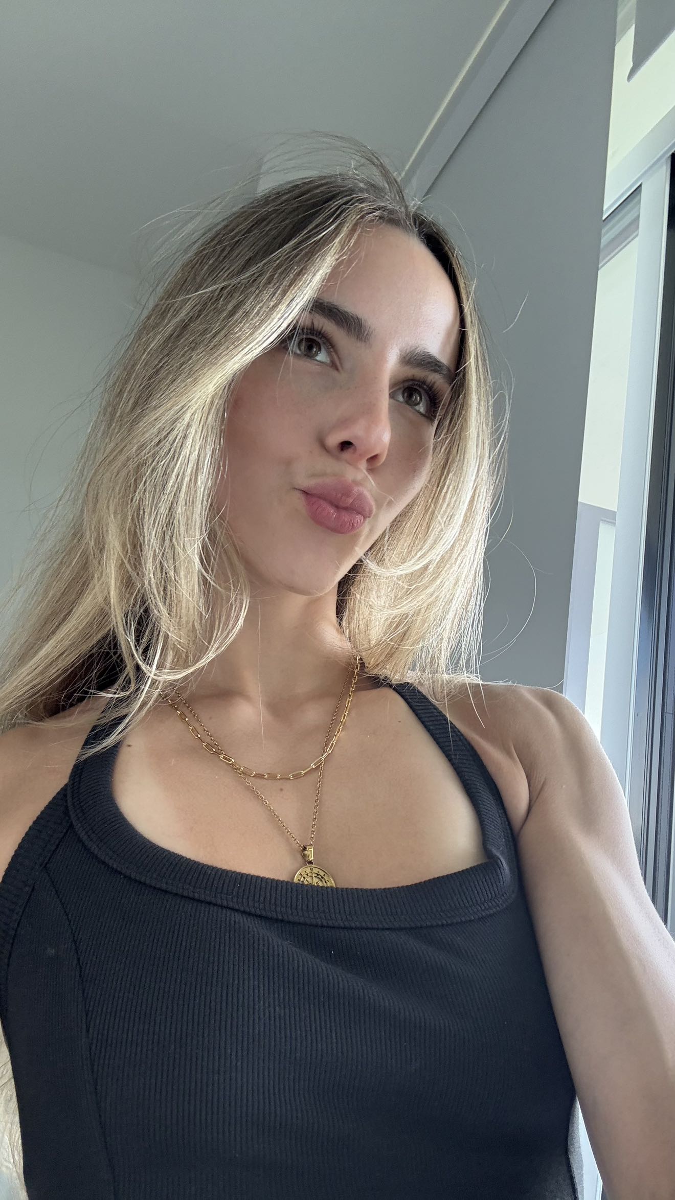 meelahrobbins snapchat image archive image