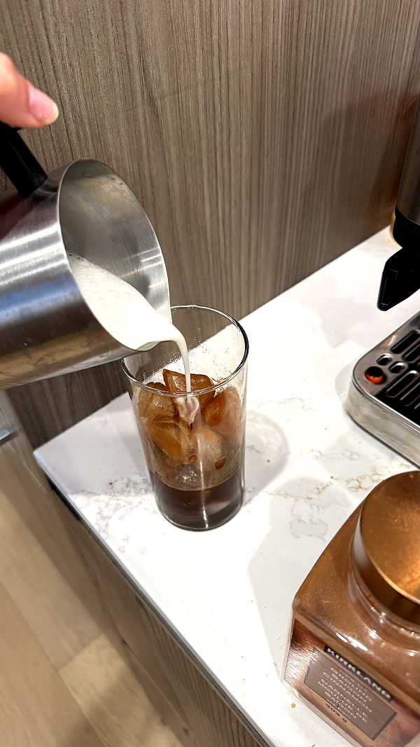 meelahrobbins image ~ Altpins