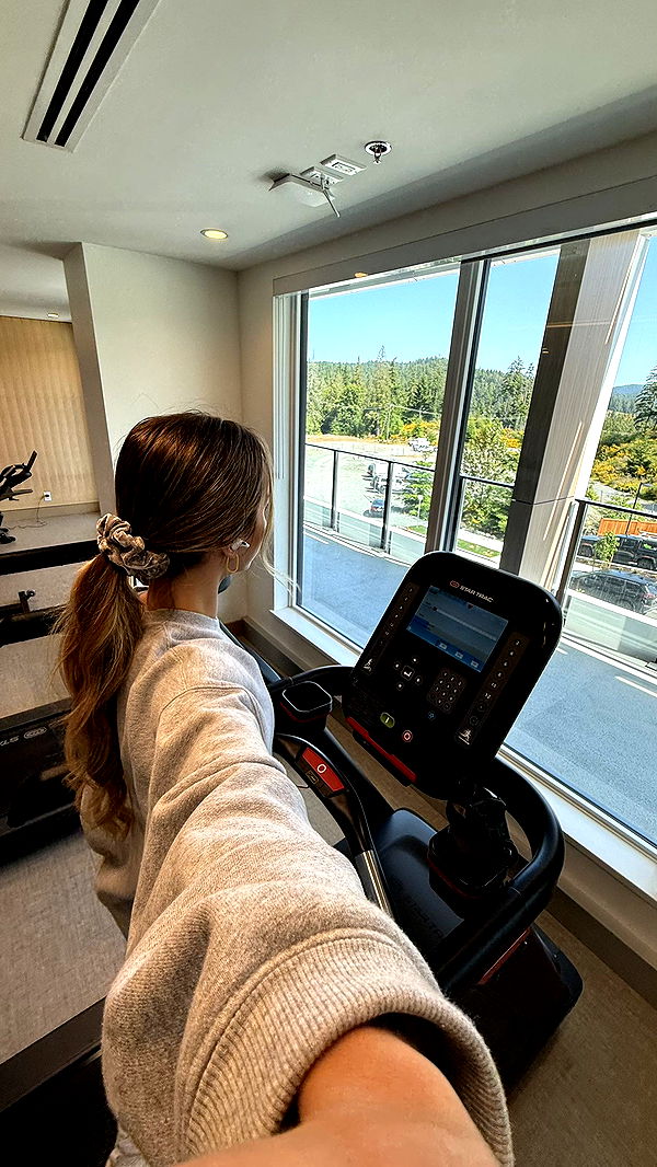 meelahrobbins image ~ Altpins