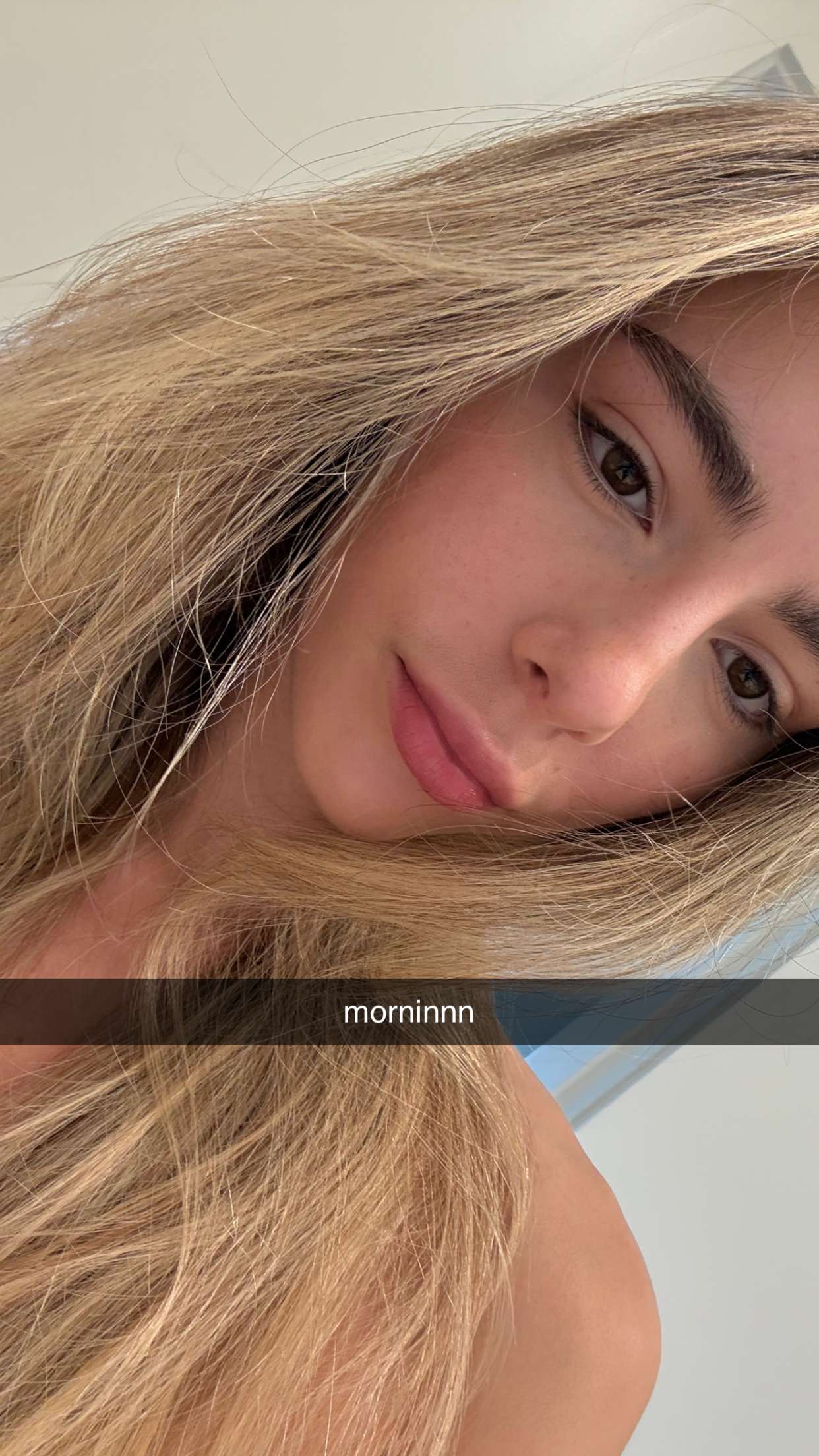 meelahrobbins snapchat image archive image