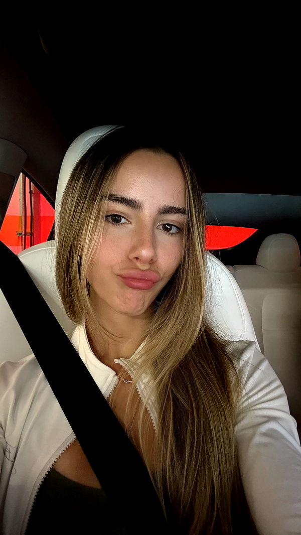 meelahrobbins image ~ Altpins