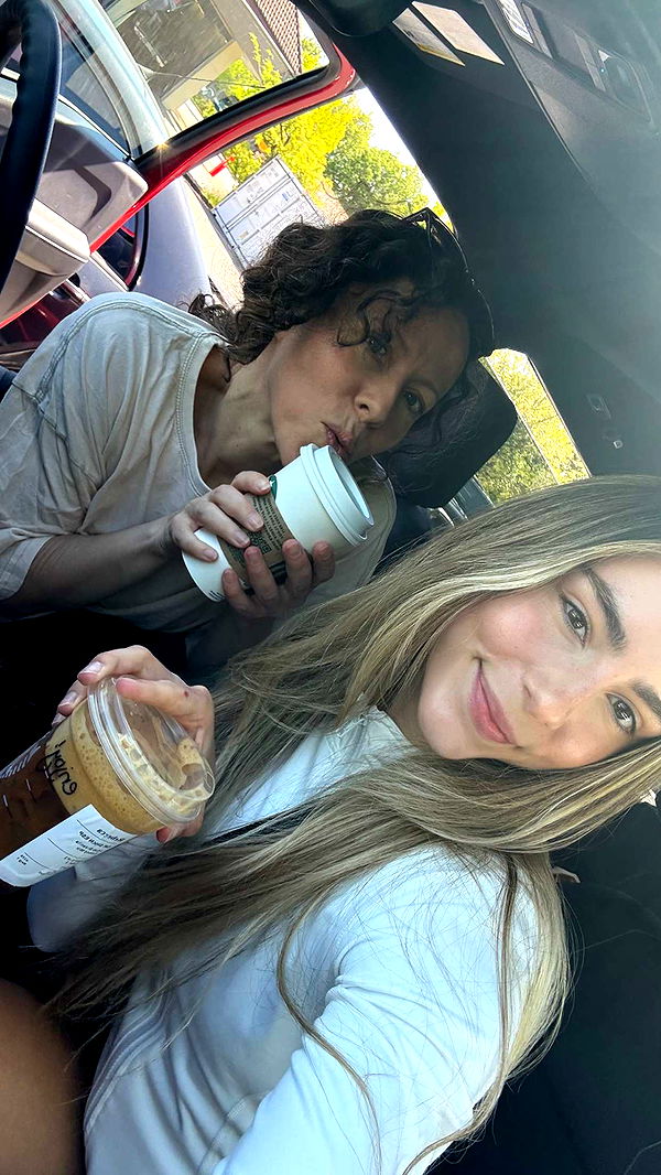 meelahrobbins image ~ Altpins