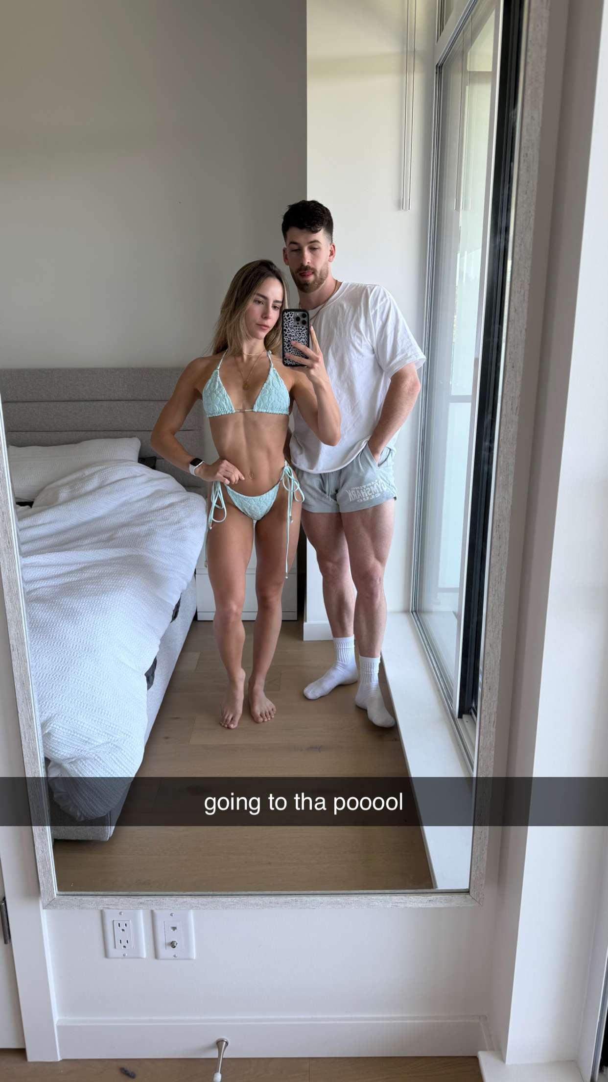 meelahrobbins snapchat image archive image