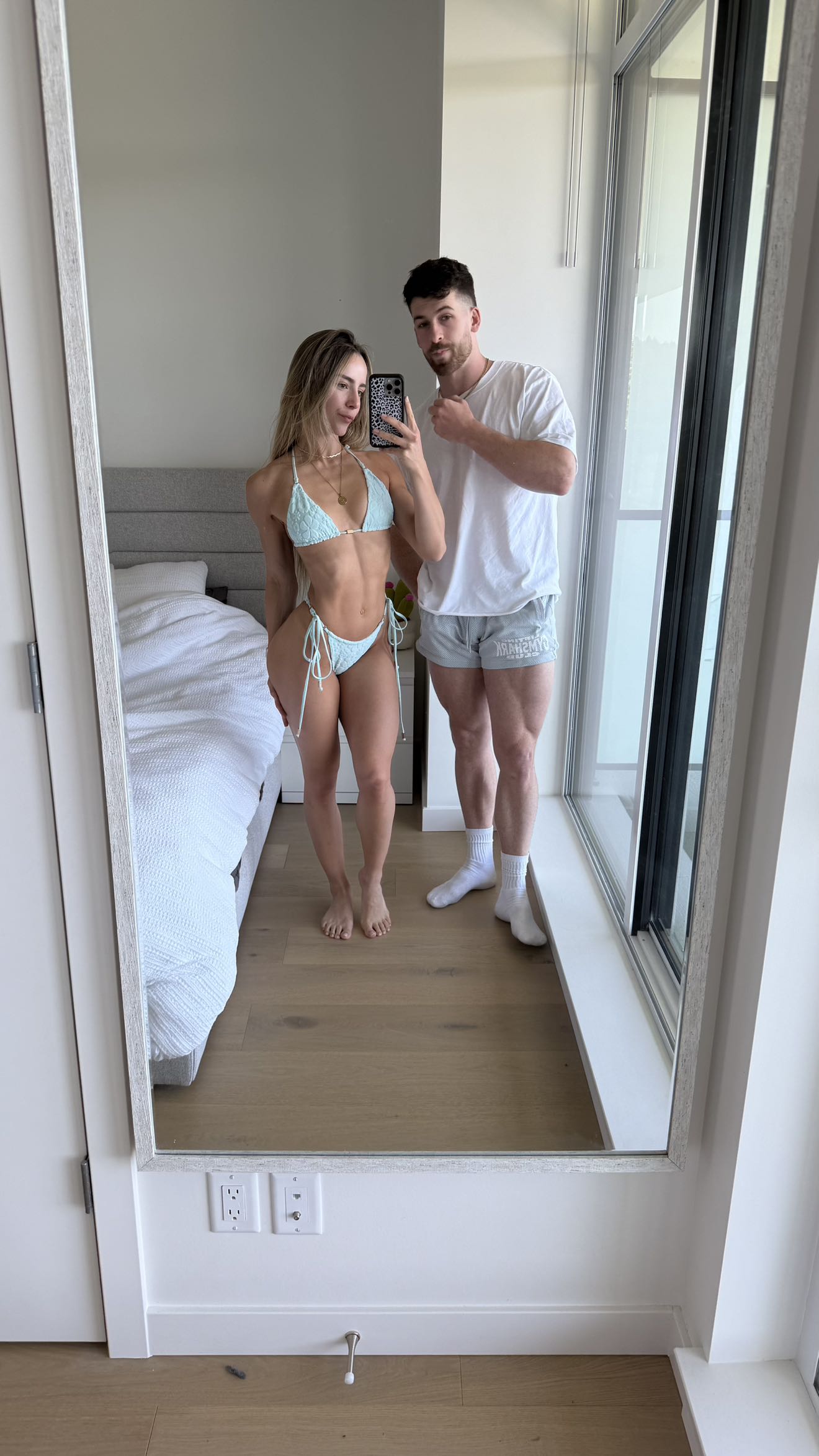 meelahrobbins snapchat image archive image