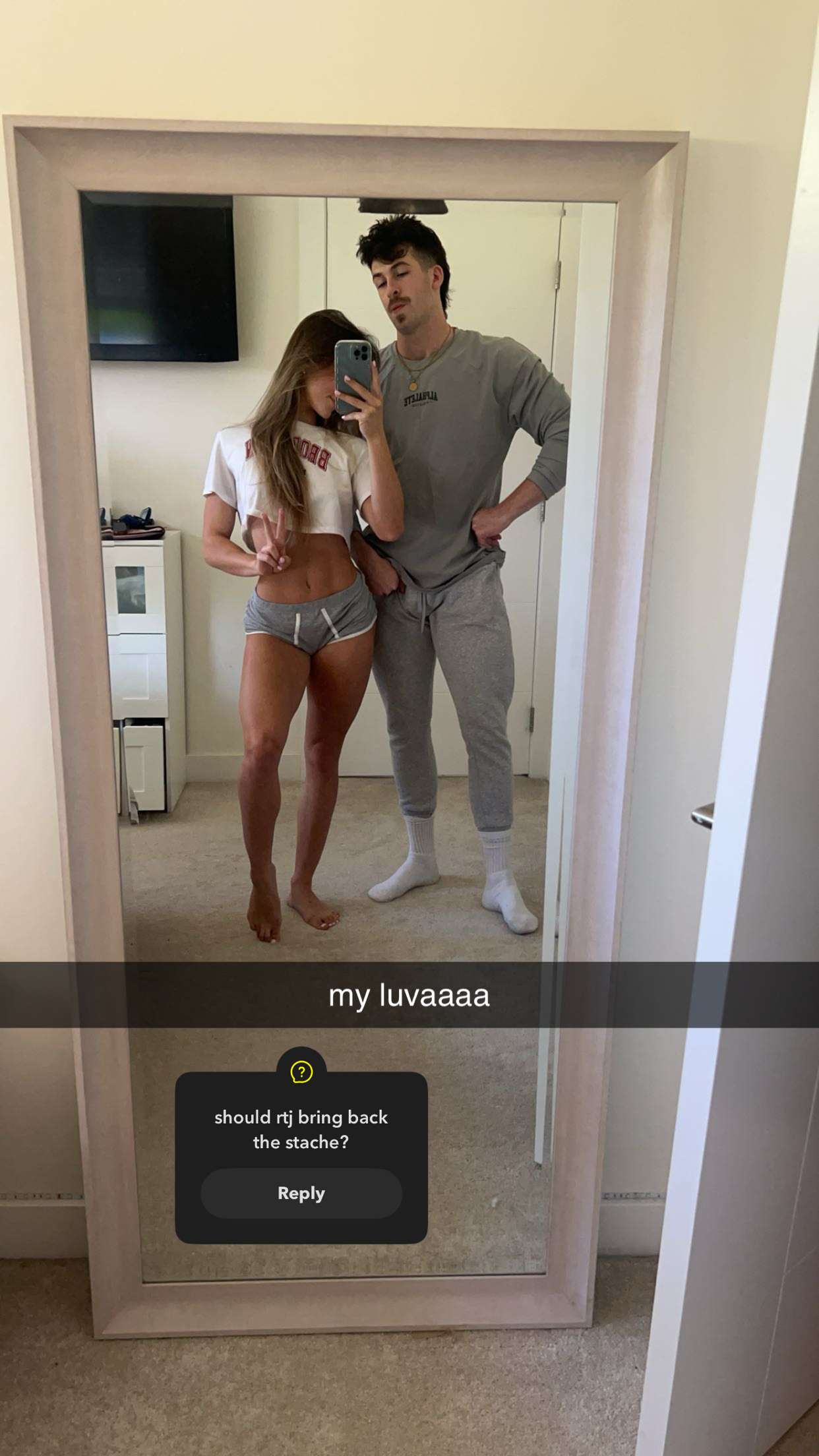 meelahrobbins snapchat image archive image