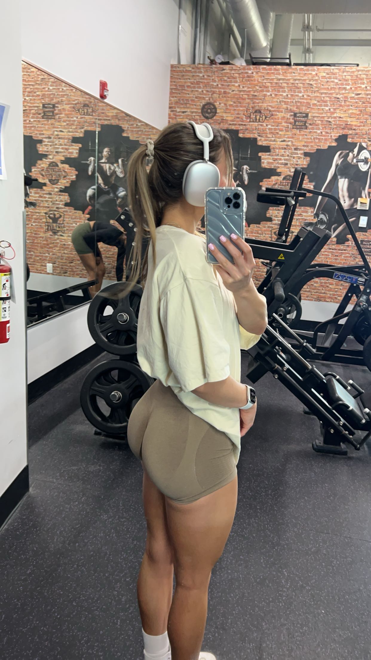 meelahrobbins snapchat image archive image