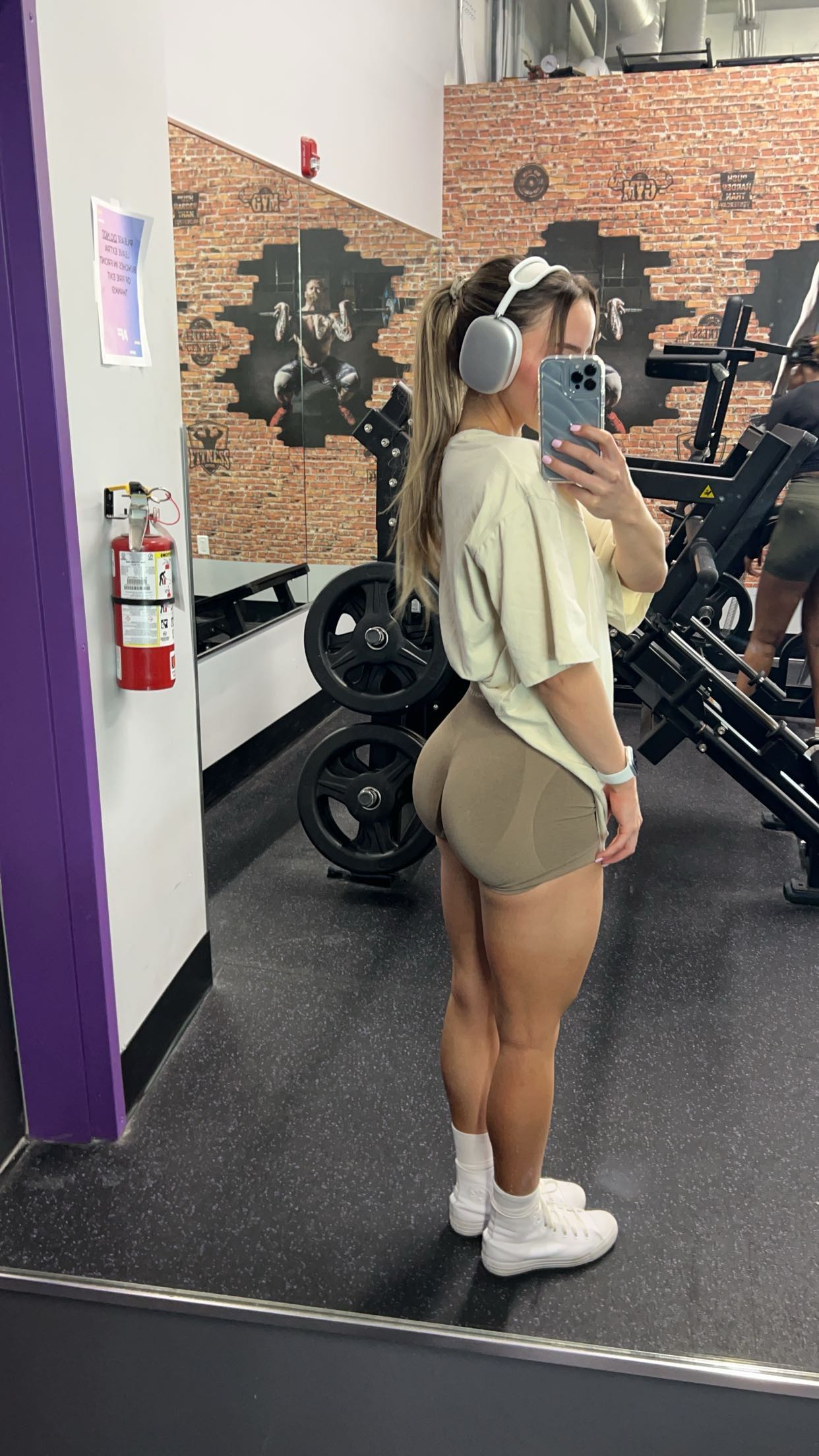 meelahrobbins snapchat image archive image