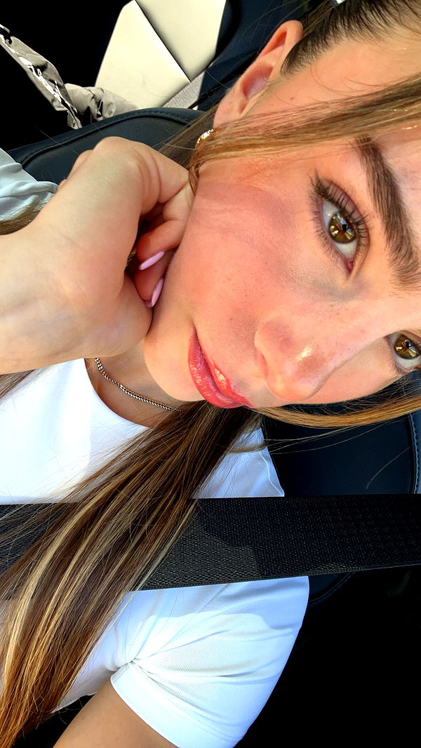 meelahrobbins image ~ Altpins