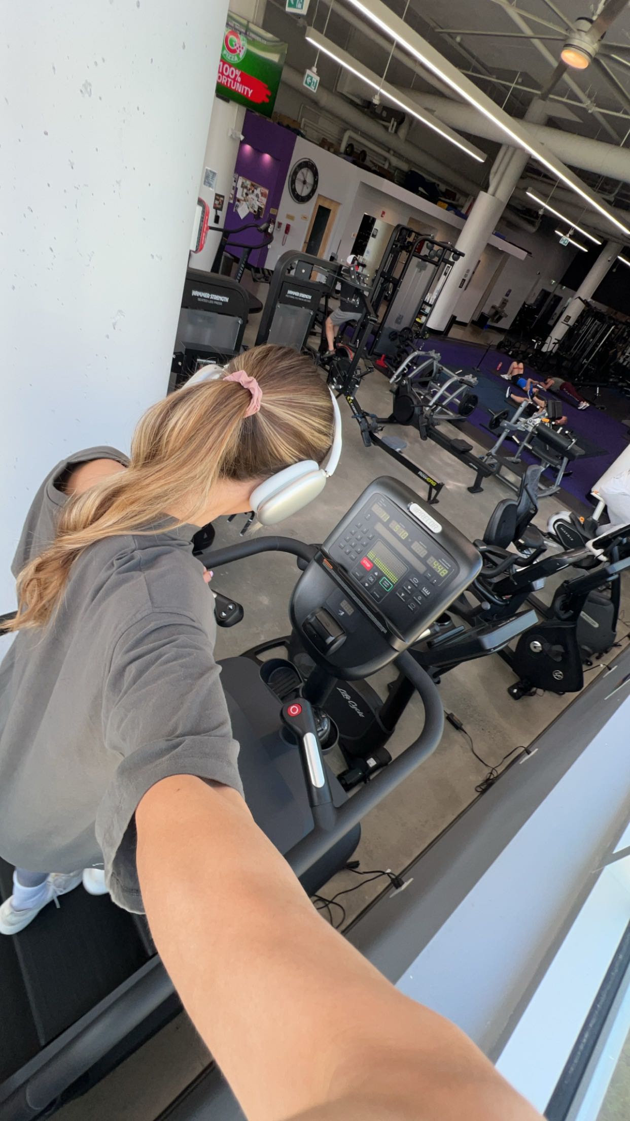 meelahrobbins snapchat image archive image