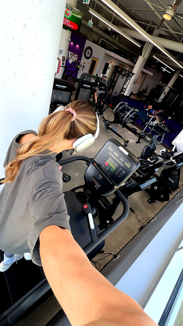 meelahrobbins image ~ Altpins