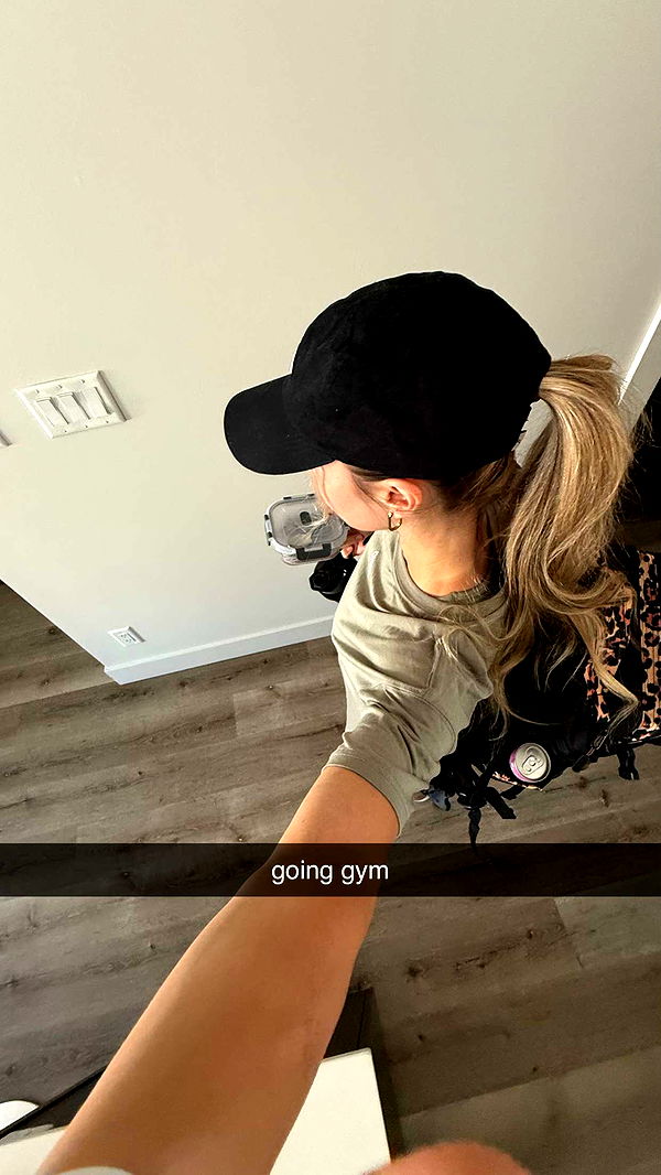 meelahrobbins image ~ Altpins