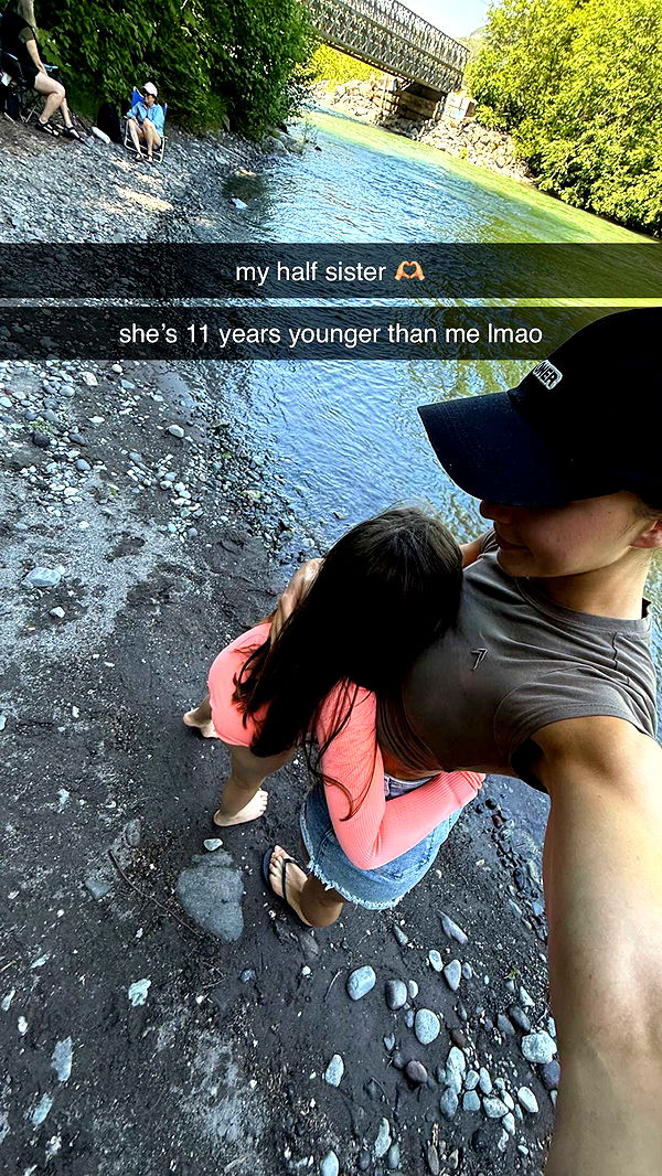 meelahrobbins image ~ Altpins