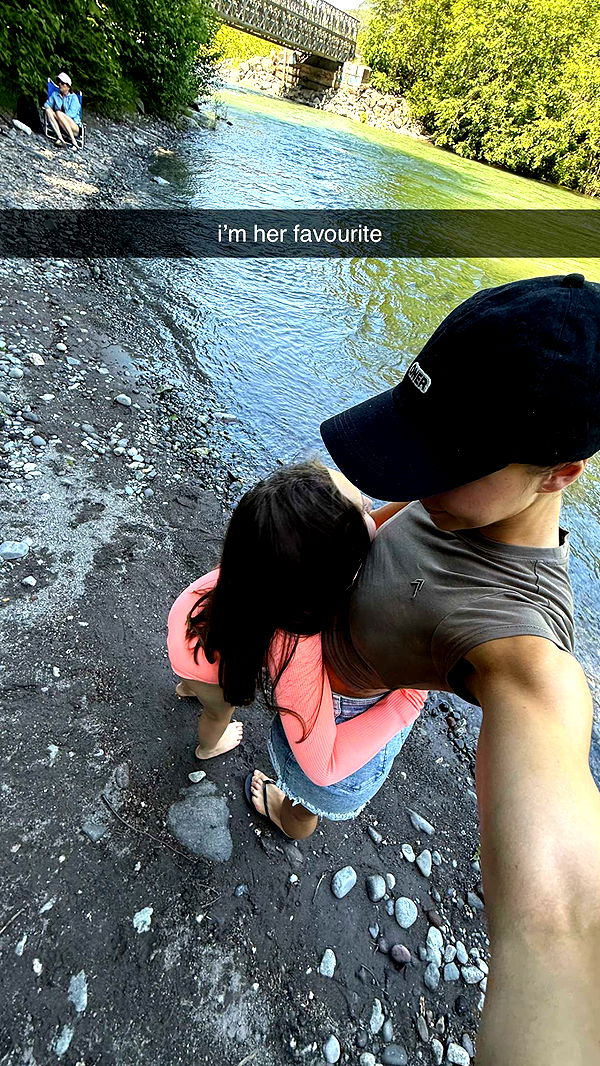 meelahrobbins image ~ Altpins