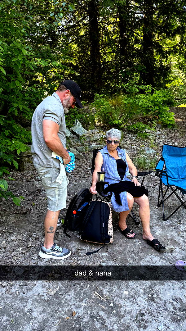 meelahrobbins image ~ Altpins