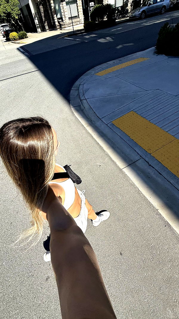 meelahrobbins image ~ Altpins