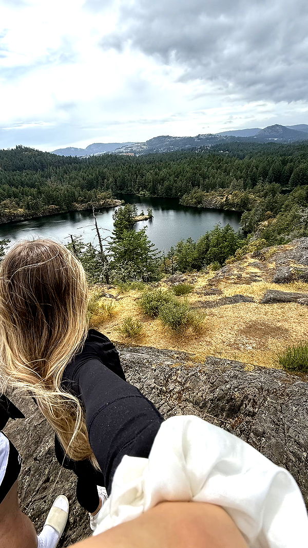 meelahrobbins image ~ Altpins