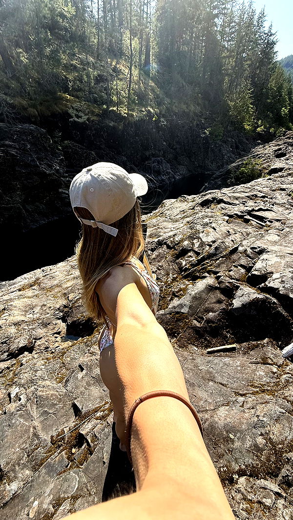 meelahrobbins image ~ Altpins