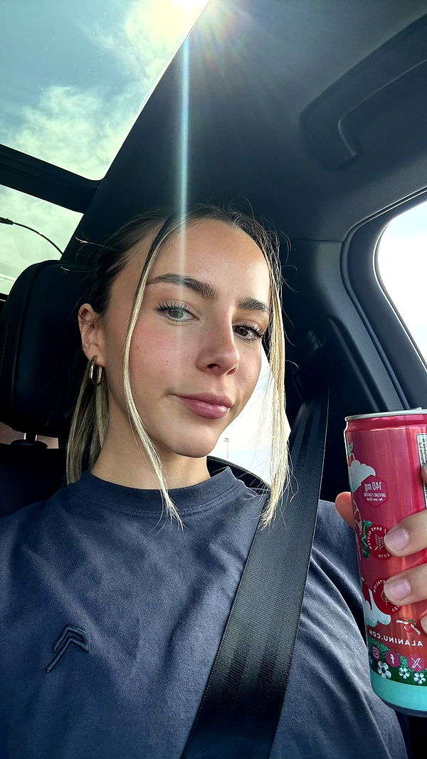 meelahrobbins image ~ Altpins