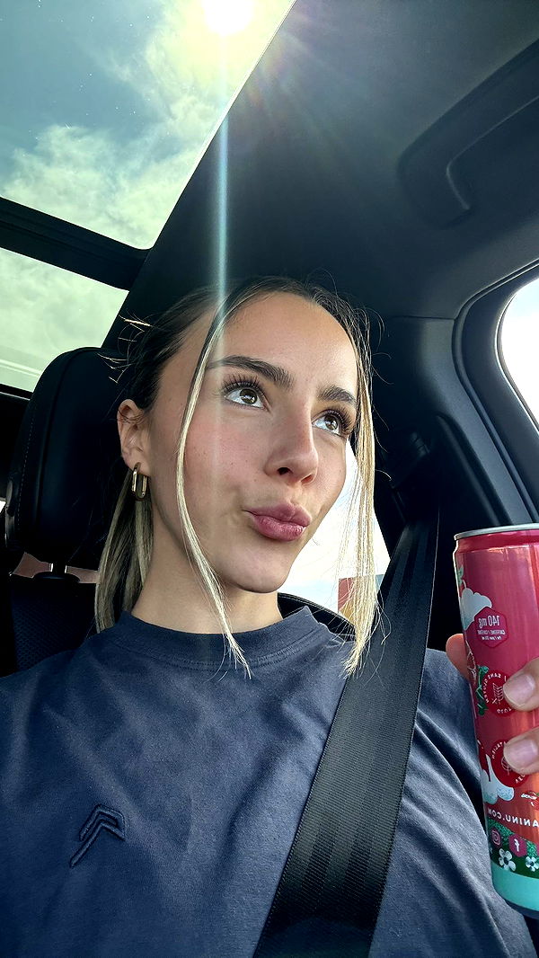 meelahrobbins image ~ Altpins