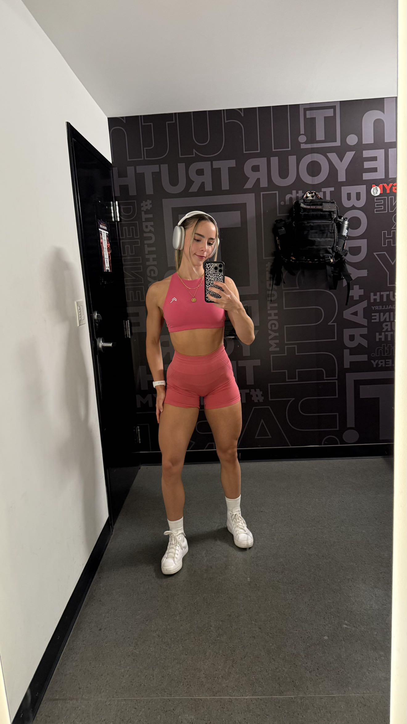 meelahrobbins snapchat image archive image