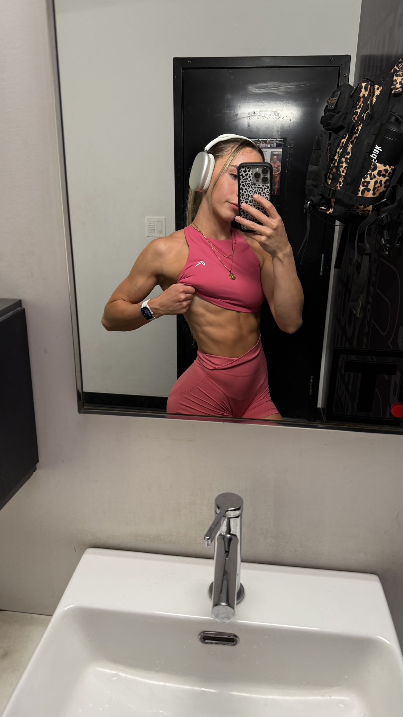 meelahrobbins snapchat image archive image