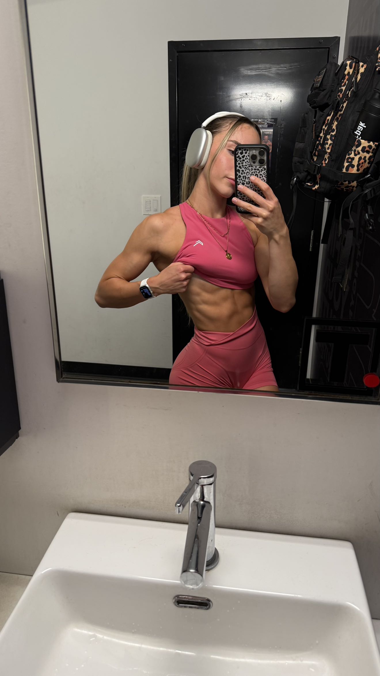 meelahrobbins snapchat image archive image