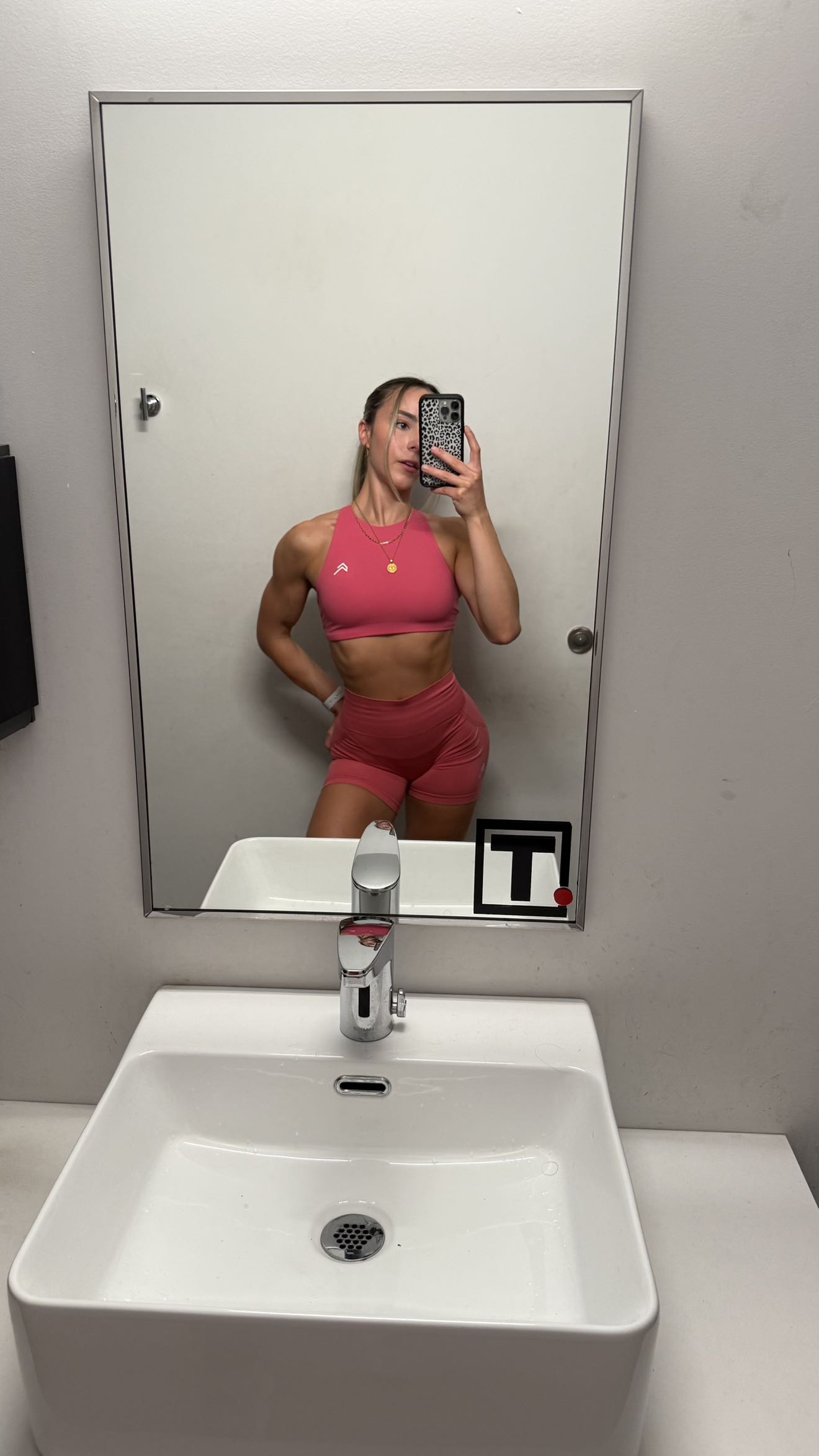 meelahrobbins snapchat image archive image