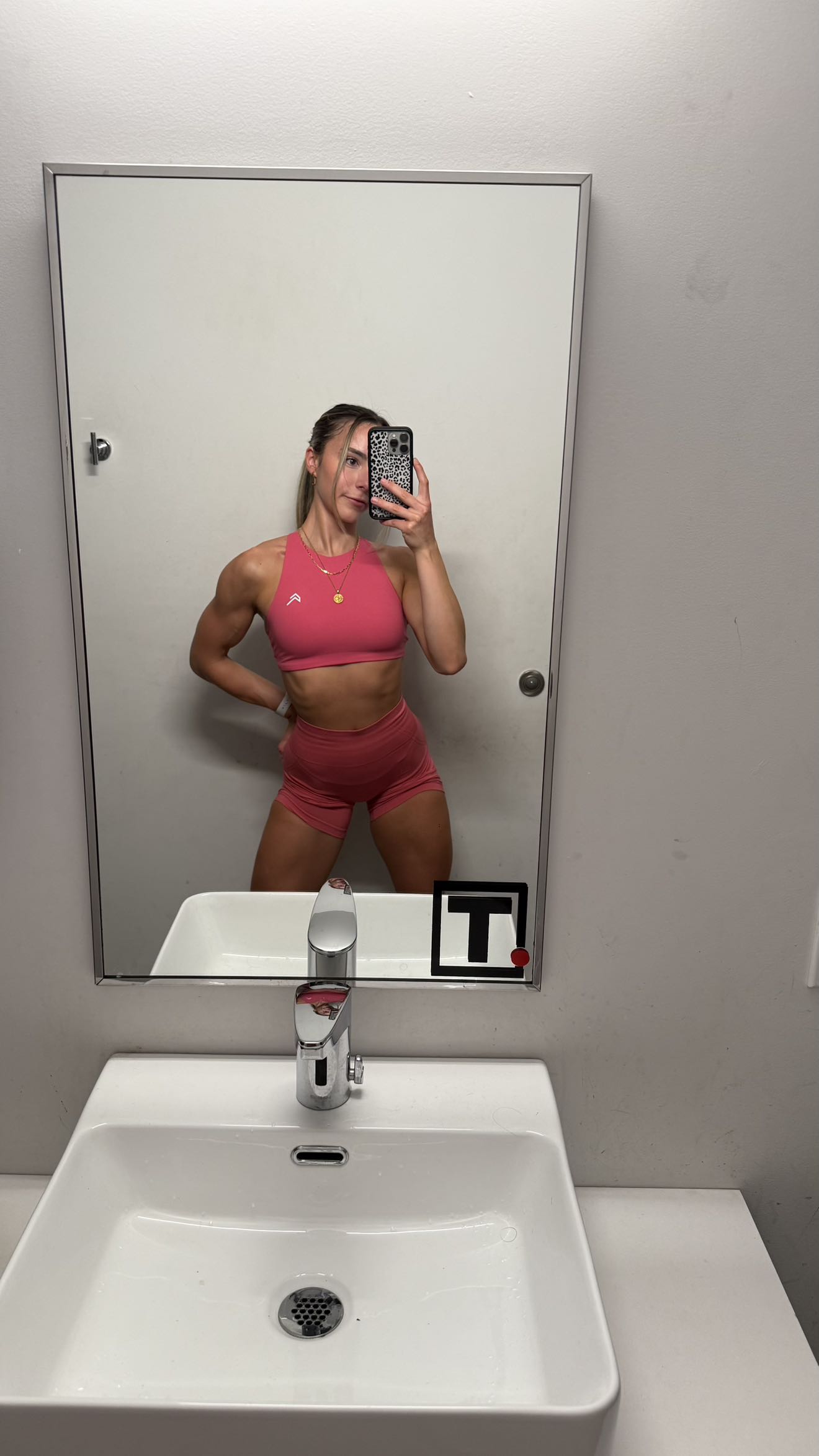 meelahrobbins snapchat image archive image