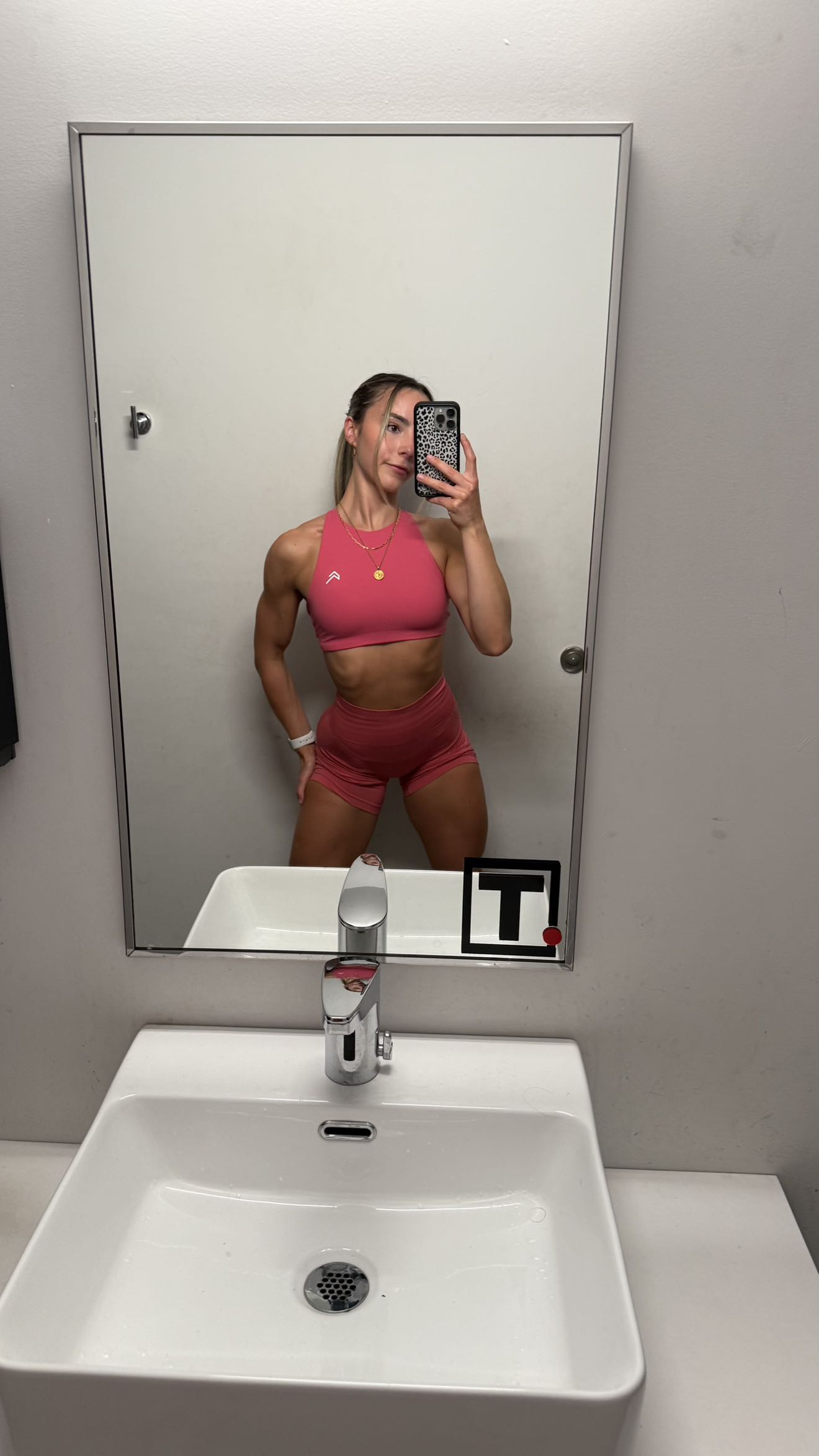 meelahrobbins snapchat image archive image