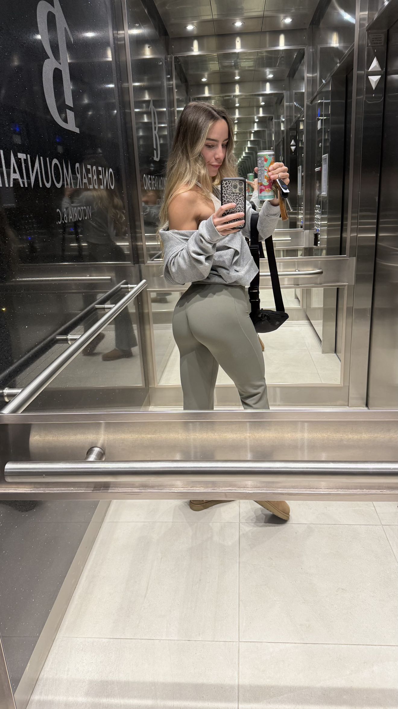 meelahrobbins snapchat image archive image