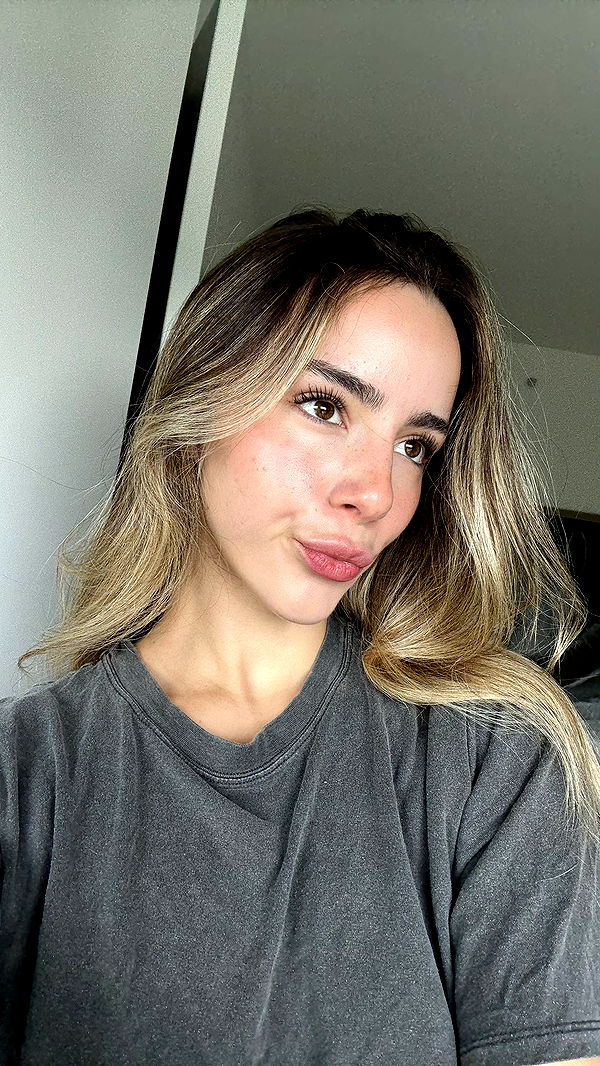 meelahrobbins image ~ Altpins