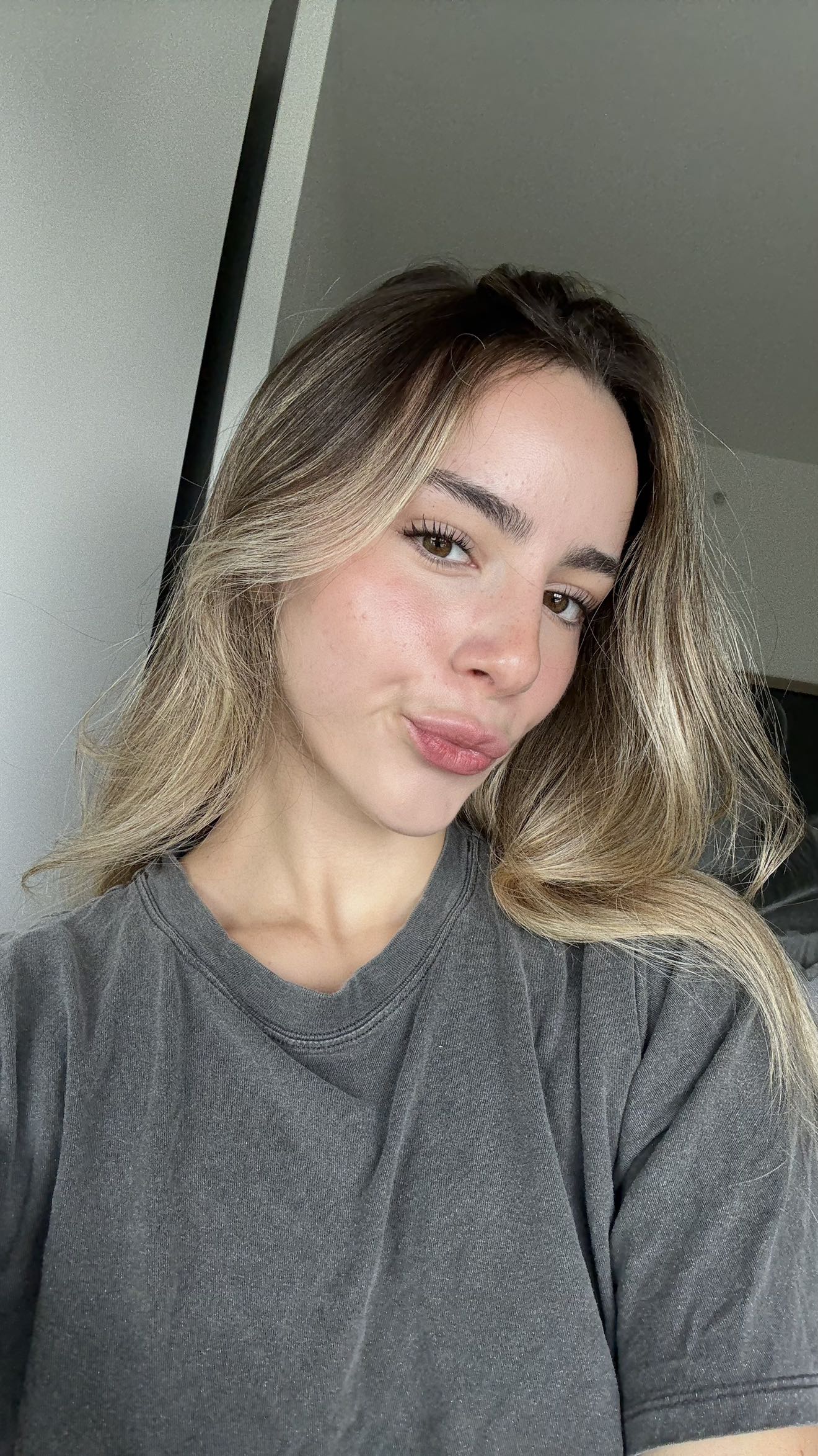 meelahrobbins snapchat image archive image