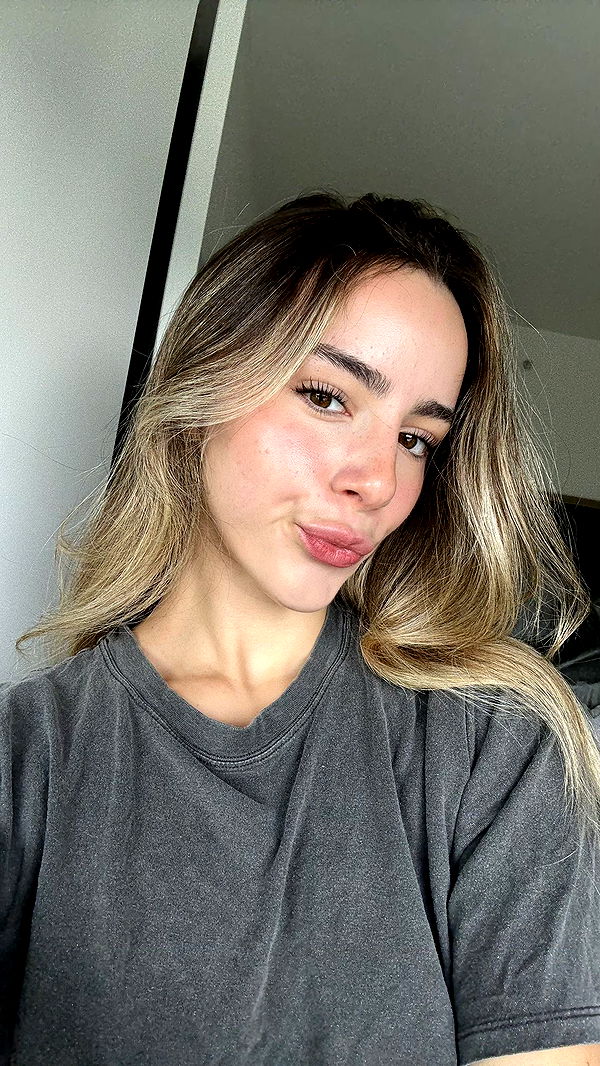 meelahrobbins image ~ Altpins