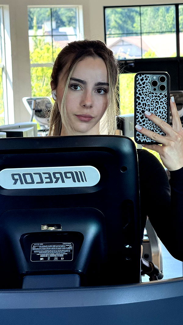 meelahrobbins image ~ Altpins