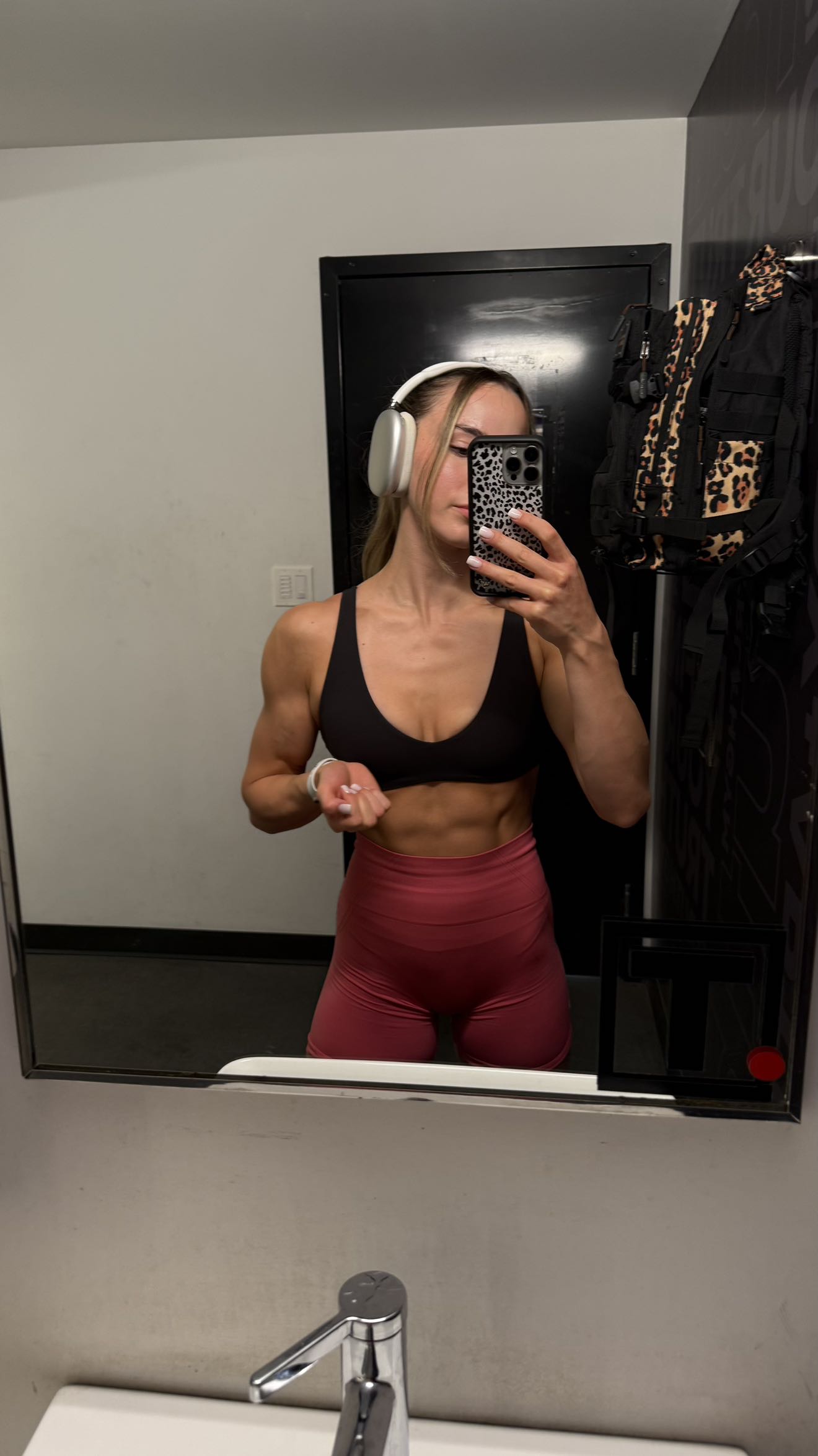 meelahrobbins snapchat image archive image