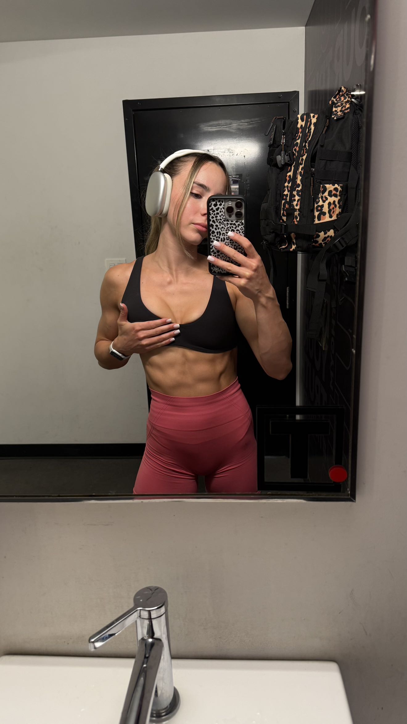 meelahrobbins snapchat image archive image