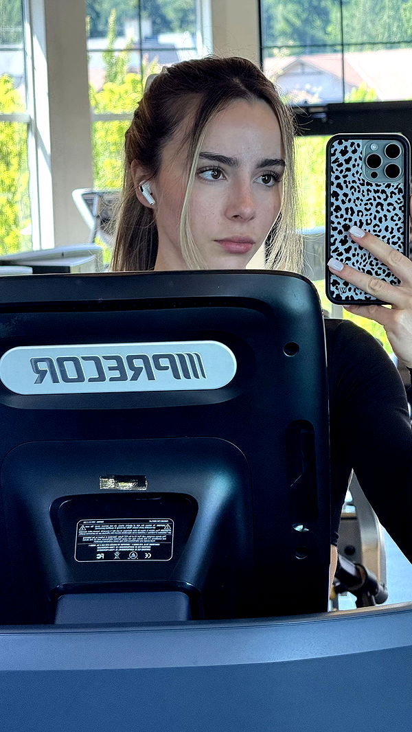 meelahrobbins image ~ Altpins